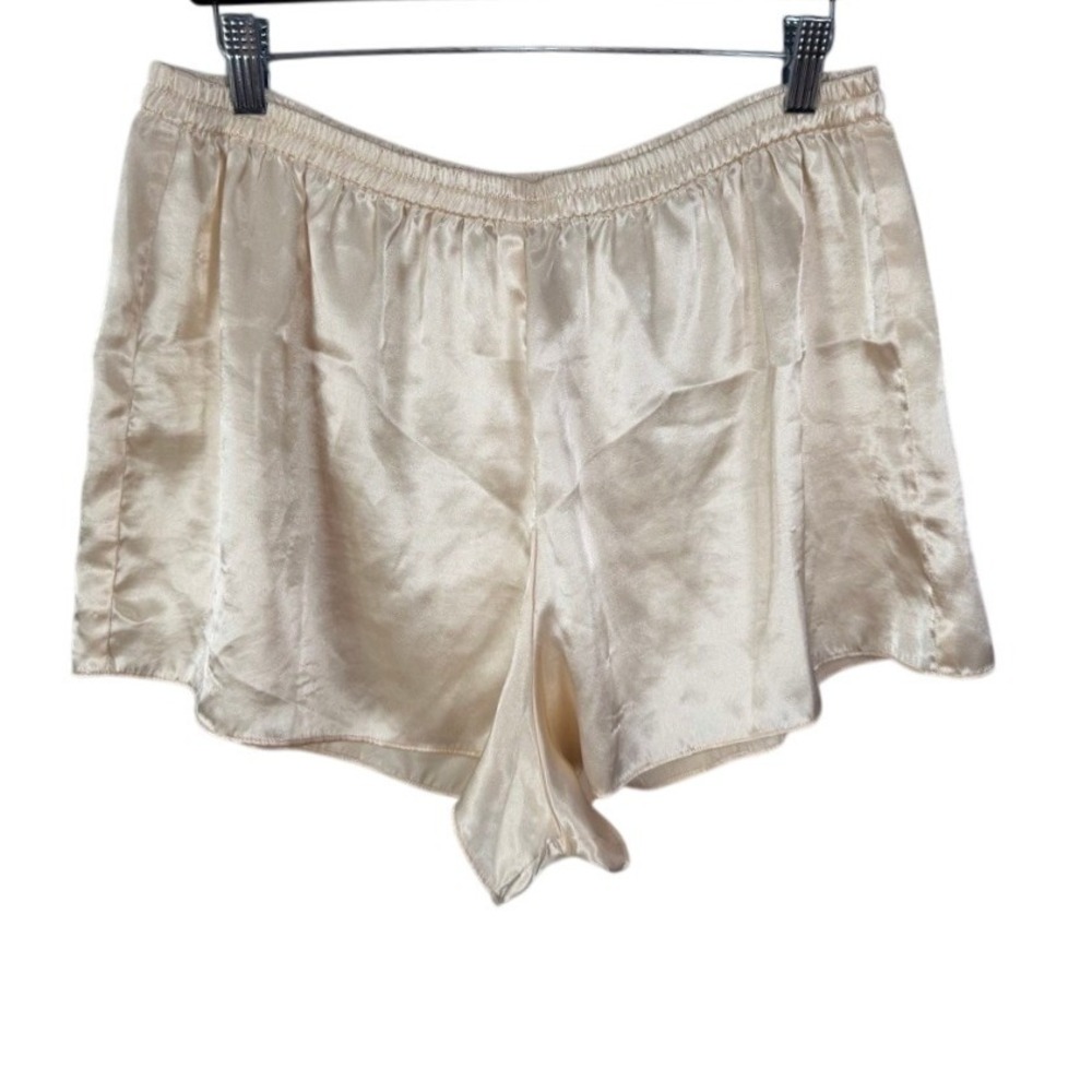 Victoria's Secret Satin Pajama Shorts Champagne Size M‎
